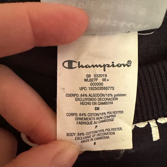 Champion cropped navy blue sweatshirt. - Picture 4 of 4